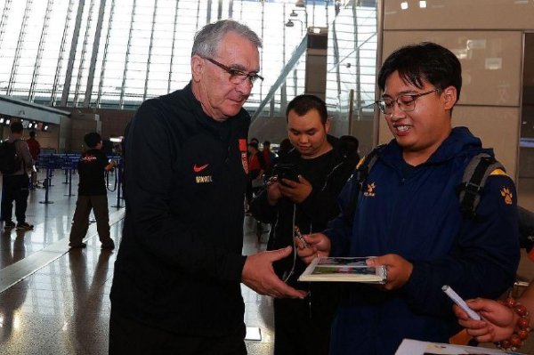 星空体育官网 国足星夜抵达雅加达 客战印尼主力框架已形成