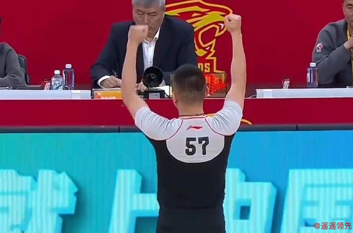 这都不吹？山西全队气晕：迪亚洛肘击开道裁判装瞎，郑永刚末节布置了个啥？