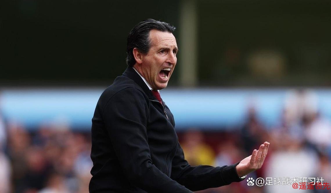 这是怎么了？埃梅里推搡了被换下的蒂勒曼斯并对他怒吼